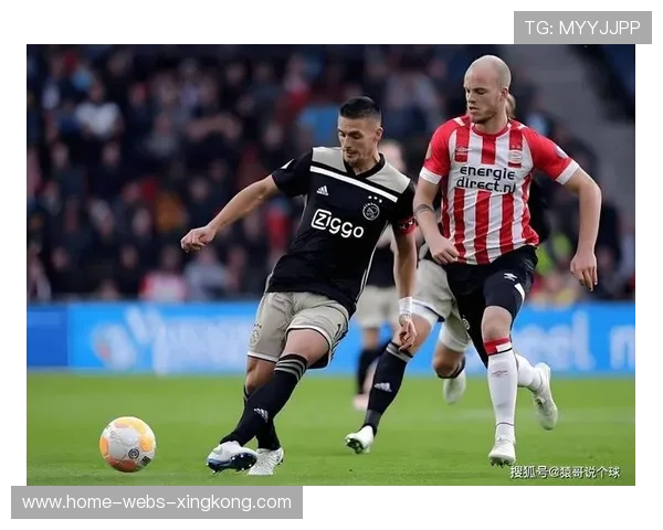 尤文图斯中前场换位带来混乱，角球后点补射建功