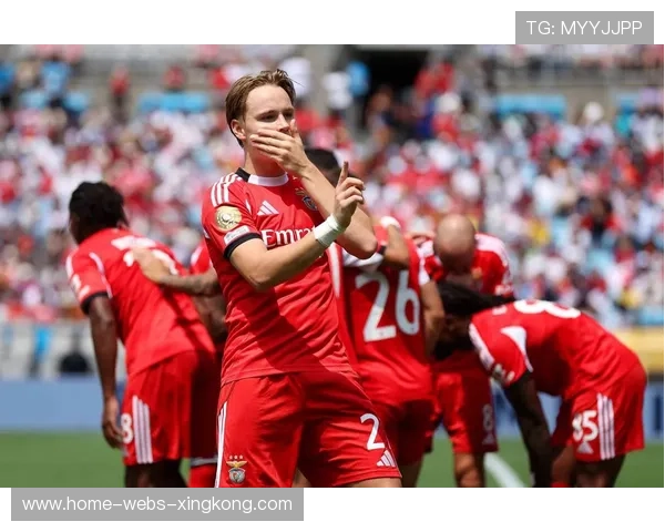 拜仁边路传中在比赛中多次造成慌乱：从战术到装备的全方位解读